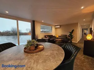 Image of Luxe woonboot in de natuur evt met console bootje!