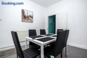 Image of 2Bed Mid Terrace Close To Station