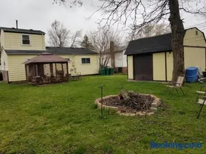Image of Cozy 6 bedroom home with Gameroom and Fire pit.