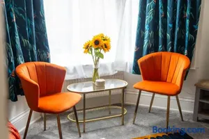 Image of Spacious Victorian for 10 across Royal Infirmary with FREE PARKING