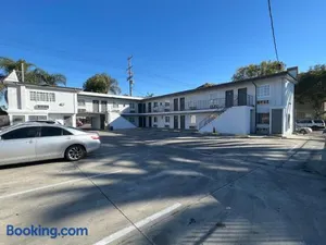 Image of Pine tree inn