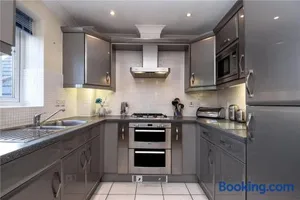 Image of Sunny 1 bed apartment in a quiet central location