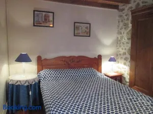 Image of Grande maison en pierre avec jardin clôturé, animaux admis - FR-1-489-198