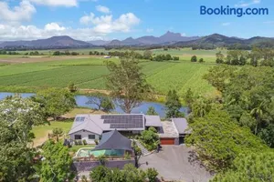 Image of Riverview Homestead 8pp - Bring The Boat!