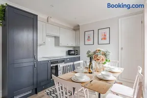 Image of Family & pet Friendly, Stylish & Spacious Beach House