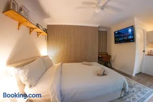 Image of Peaceful Studio Close to shops, motorway, national forest & koalas!