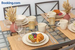 Image of La Gare, Disneyland Paris terrasse parking gratuit