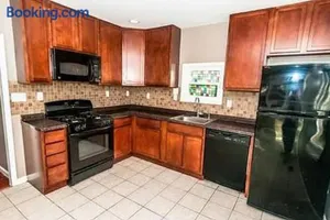 Image of 107 Quaint Renovated Single Family 3 Bdrm House