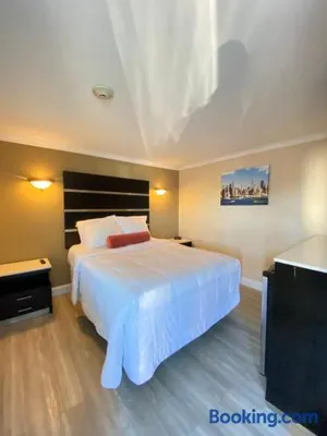 Image of Relax Inn North Babylon