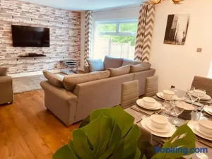 Image of Comfy House with Parking for Multiple Vehicles