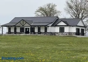 Image of Country Cornerstone Retreat Upstairs Apartment with Hot Tub, Jetted Tub, Sauna, Massage Chair, BBQ