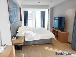 Image of GreenTree Eastern Hotel Jiangsu Wanda Plaza Ocean University Huangguoshan