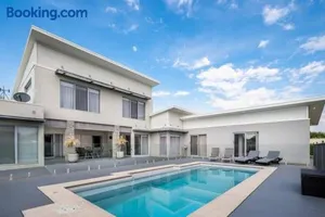 Image of Hildeton Pool House