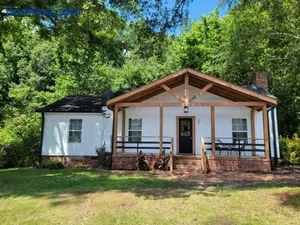 Image of Town-Center Sanctuary:Cozy 3BD for Relocation