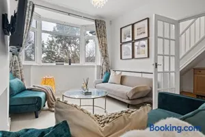 Image of Cozy Willow-Hot Tub, Sleeps9, FreeParking, Netflix