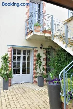 Image of LA MAISON DE ROSE