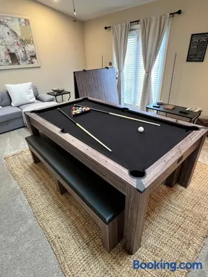Image of Family Fun! Sleeps 8, King Bed, 2 Queens, and Sofa Bed, Games - in Rogers