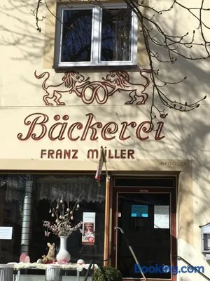 Image of Baeckerei Mueller - große Unterkunft mit mid century Charme, zentral, sehr gut für Familien, privat, Stadt&Natur, Café im Haus