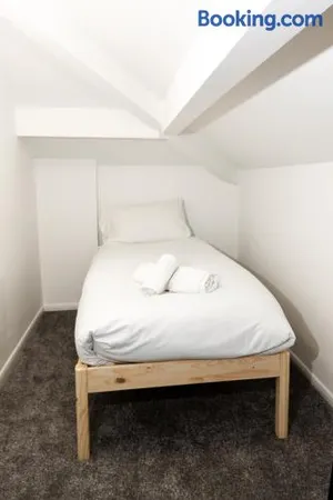 Image of Cosy Large Ensuite Room in the Heart of Oldham