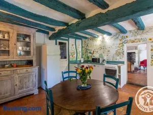 Image of Charmante maison avec jardin clos près de la rivière Louet - FR-1-622-37