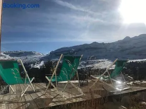 Image of MAGNIFIQUE APPARTEMENT AVEC TERRASSE et VUE IMPRENABLE SUR LE CIRQUE DE FLAINE, 2 chambres et coin montagne, 6 personnes