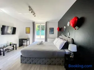 Image of Joli studio avec jardin - Gare RER C -proche PARIS