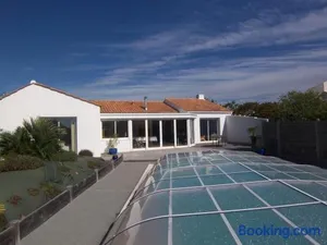 Image of Maison spacieuse avec piscine privative, terrasse et jardin près des Sables-d'Olonne - FR-1-197-297