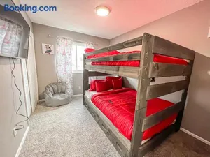 Image of Pet Friendly Close to all Attractions. MTN Views!