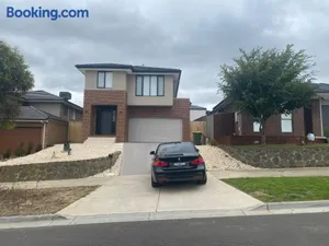 Image of Whole House with 4QB - 44 Aspect - 30 minutes from Melbourne International Airport - 2 Minutes to Westfield Shopping Center