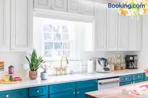 Image of Eclectic 1906 Farmhouse 2 Acres Hammocks & Charm