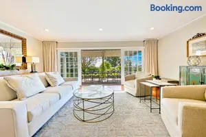 Image of La Jolla Scenic Retreat