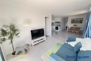 Image of A2 Airport 2BR Haven - Garden & Parking