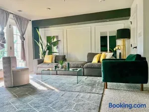 Image of Lux Townhome Free Parking 12 min to BWI