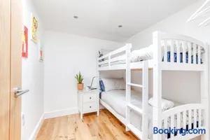 Image of Central Bright 3 Bed Flat with Pool & Parking