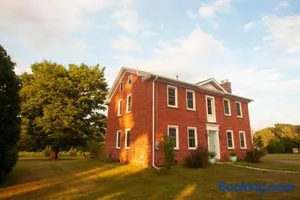 Image of Farmhouse Broad Brook: Comfort & Charm.