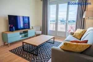 Image of T2 de standing climatisé avec parking privé, Tram T2 T5, Hôpitaux est