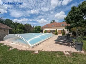 Image of Maison Spacieuse en Village, Équipée et Confortable, avec Accès Rivière et Garage. - FR-1-611-93