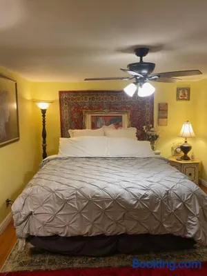Image of Cozy room near Airport & Highway