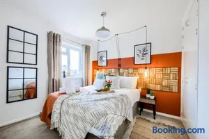 Image of Coventry Beautiful House, University Hospital, M6 M69, Private Parking, Sleeps 6, by EMPOWER HOMES rates incl VAT