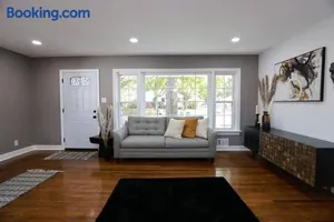 Image of Stylish and Spacious An Oasis for Your Getaway!