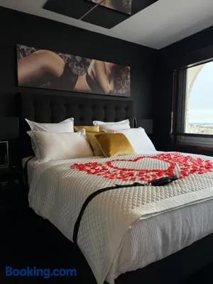 Image of Love Horizons - Suite vue panoramique - Spa privatif - Rennes Centre