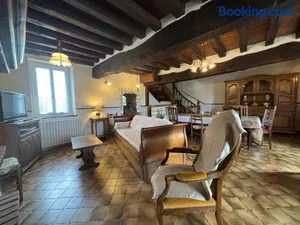 Image of Maison spacieuse avec jardin clos, piscine privative et sauna, proche centre de Saint-Pourçain - FR-1-489-60