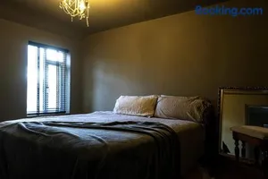 Image of BOHOME moody 2 bed garden cottage Macclesfield centre