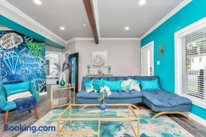 Image of Prolific Blue Oasis near Med Ctr Dwntwn Galleria