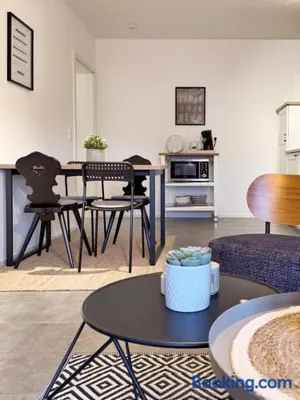 Image of NUMMER EiNS