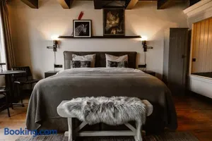 Image of Hotel Chapter