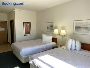 Image of Carlyle Inn & Suites