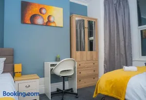Image of The Private Villa, Northampton Centre, 9 Beds, 5 bedrooms, Sleeps 12