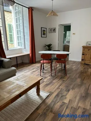 Image of Authentique Lavallois T3 au cœur du vieux Laval