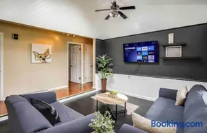Image of Enjoyable Home by Airport and Downtown